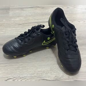 Nike Jr Tiempo Legend 10 Club multi-ground low top soccer cleats -2.5Y WORN ONCE